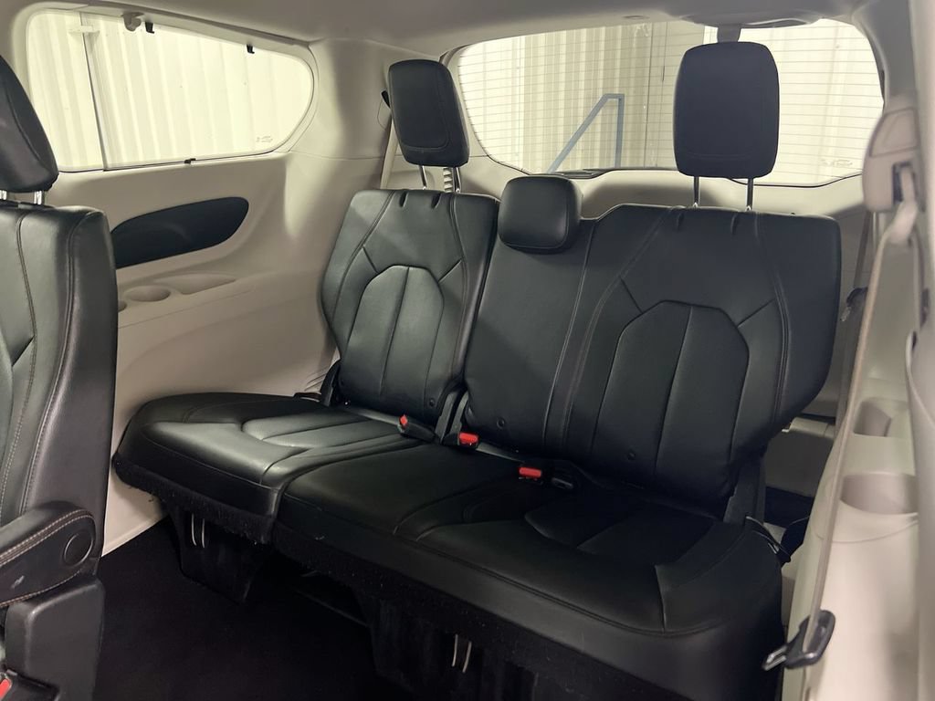 Used 2020 Chrysler Pacifica Touring-L FWD image 23