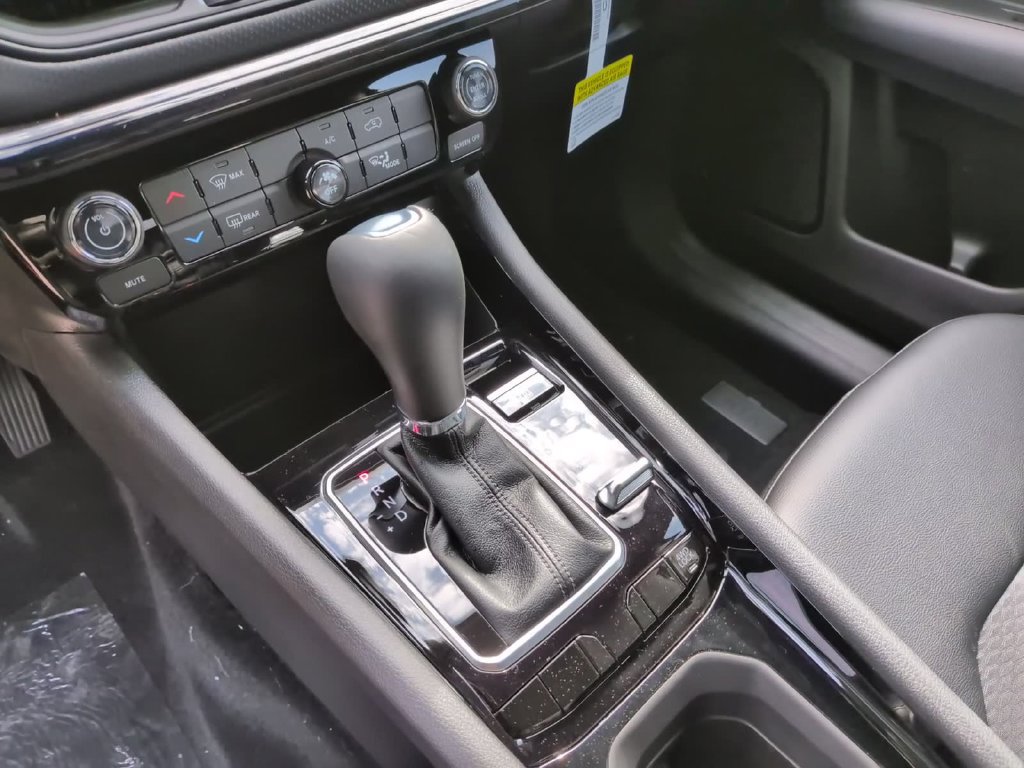 New 2026 Jeep Compass Latitude AWD/4WD image 30