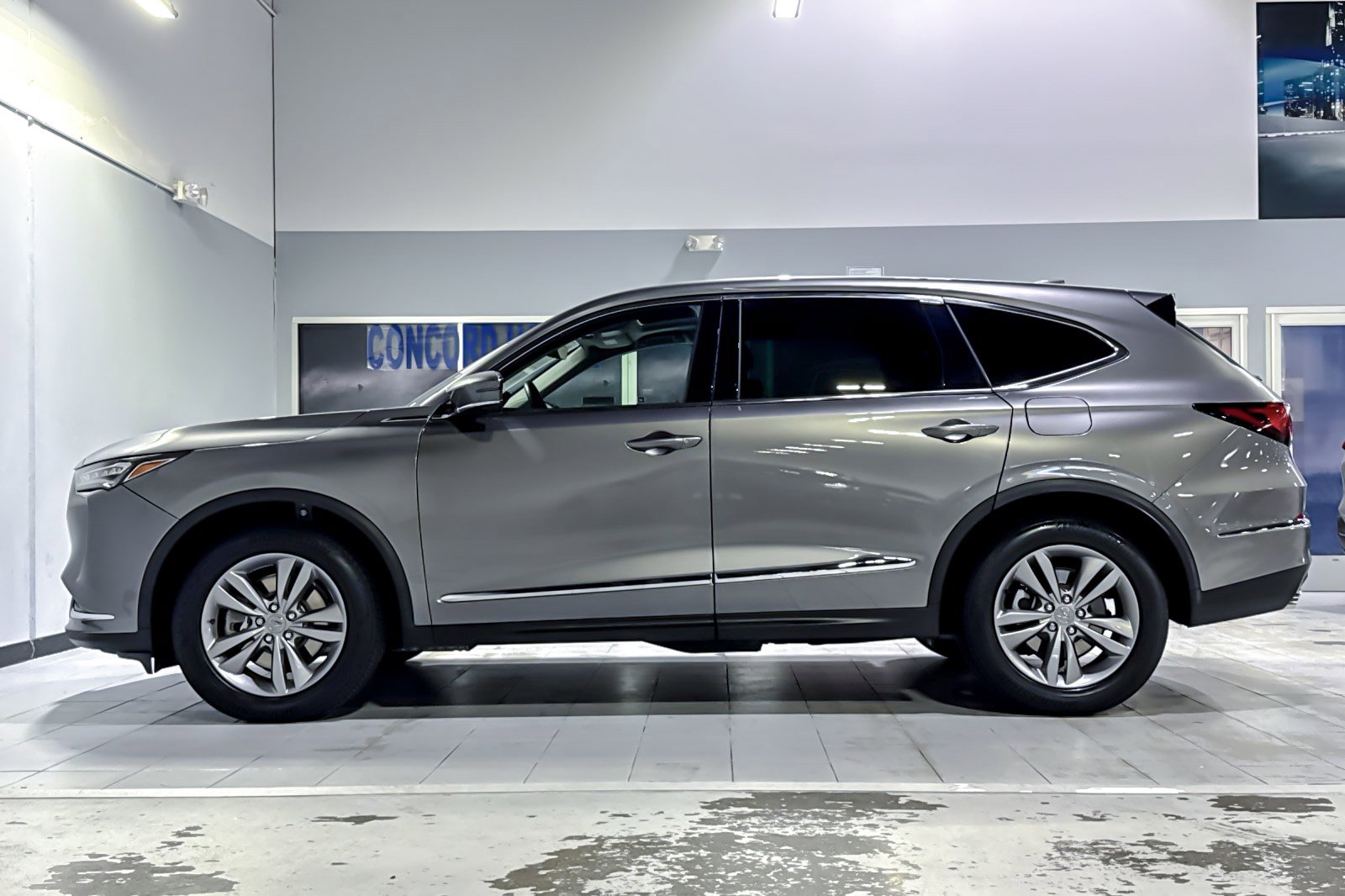 Used 2023 Acura MDX SH-AWD image 2