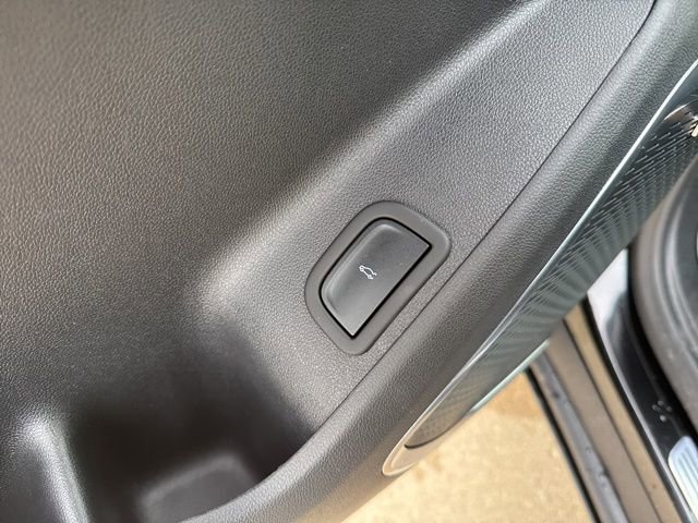 Used 2025 Chevrolet Traverse Z71 w/ Enhanced Driving Package image 12