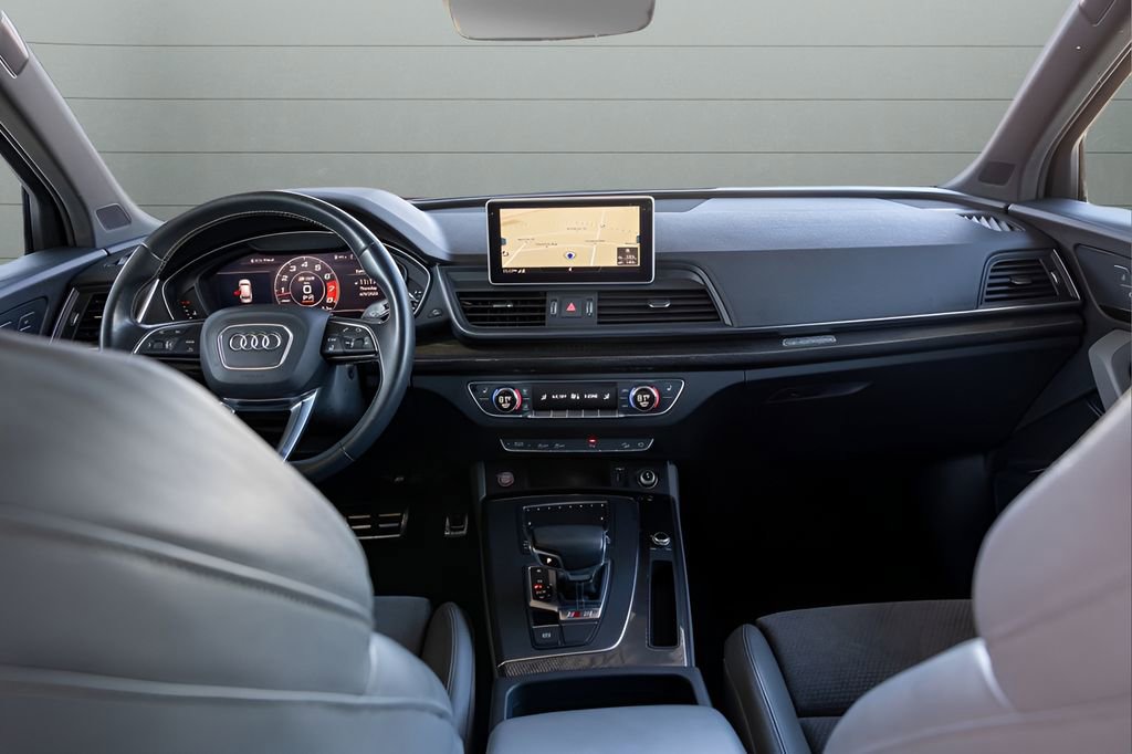 Used 2020 Audi SQ5 Premium Plus w/ Premium Plus Package image 26