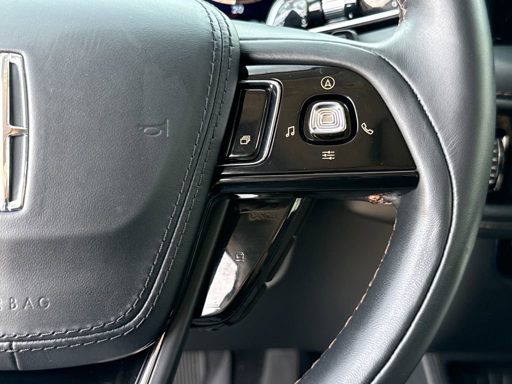 Used 2025 Lincoln Aviator 2WD image 17
