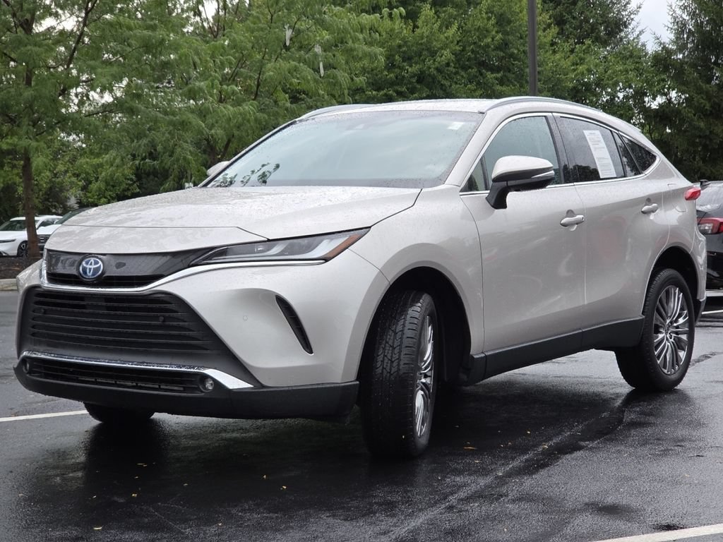 Used 2024 Toyota Venza XLE AWD/4WD image 18