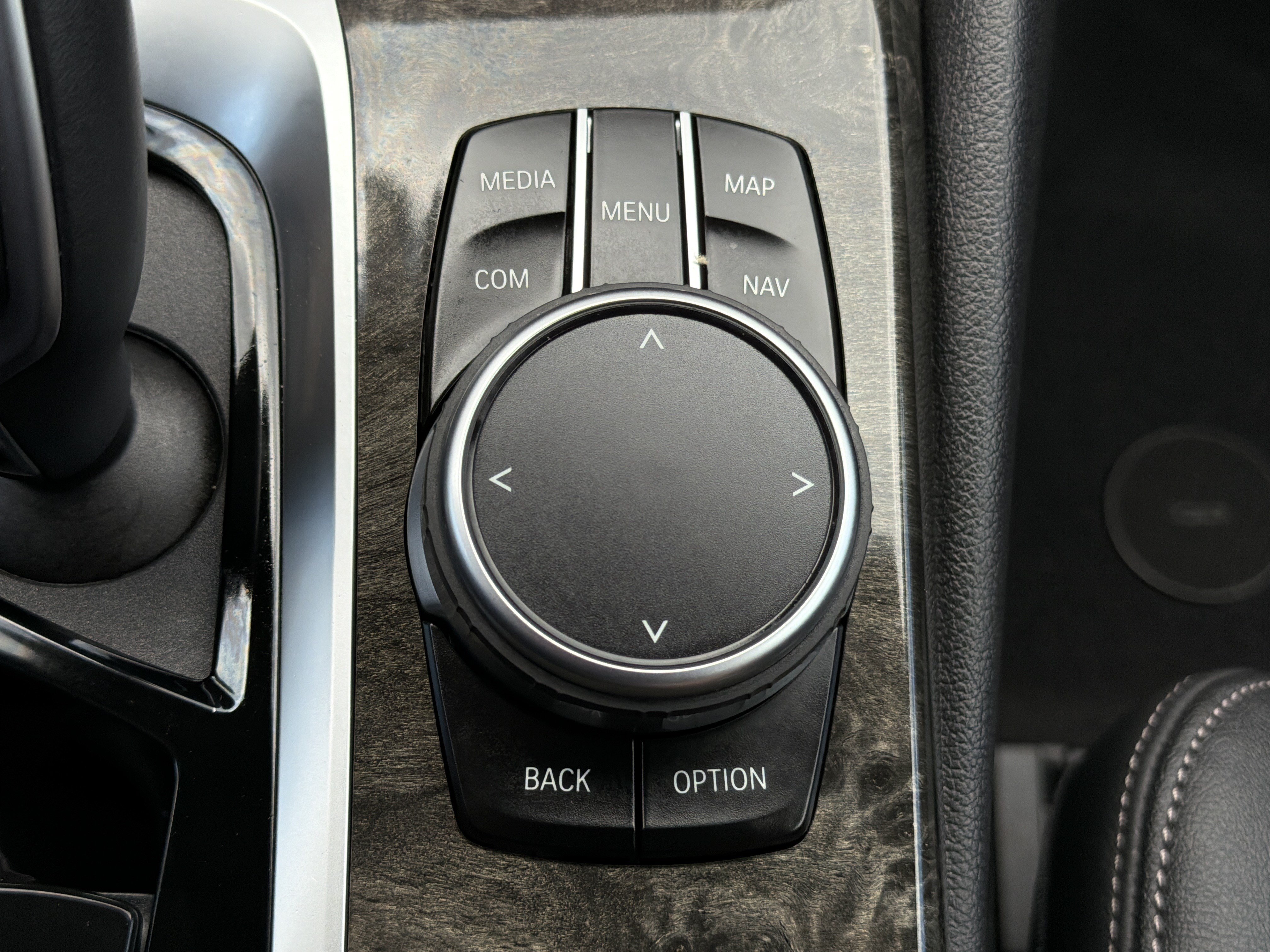 Used 2023 BMW 530i w/ Convenience Package RWD image 9