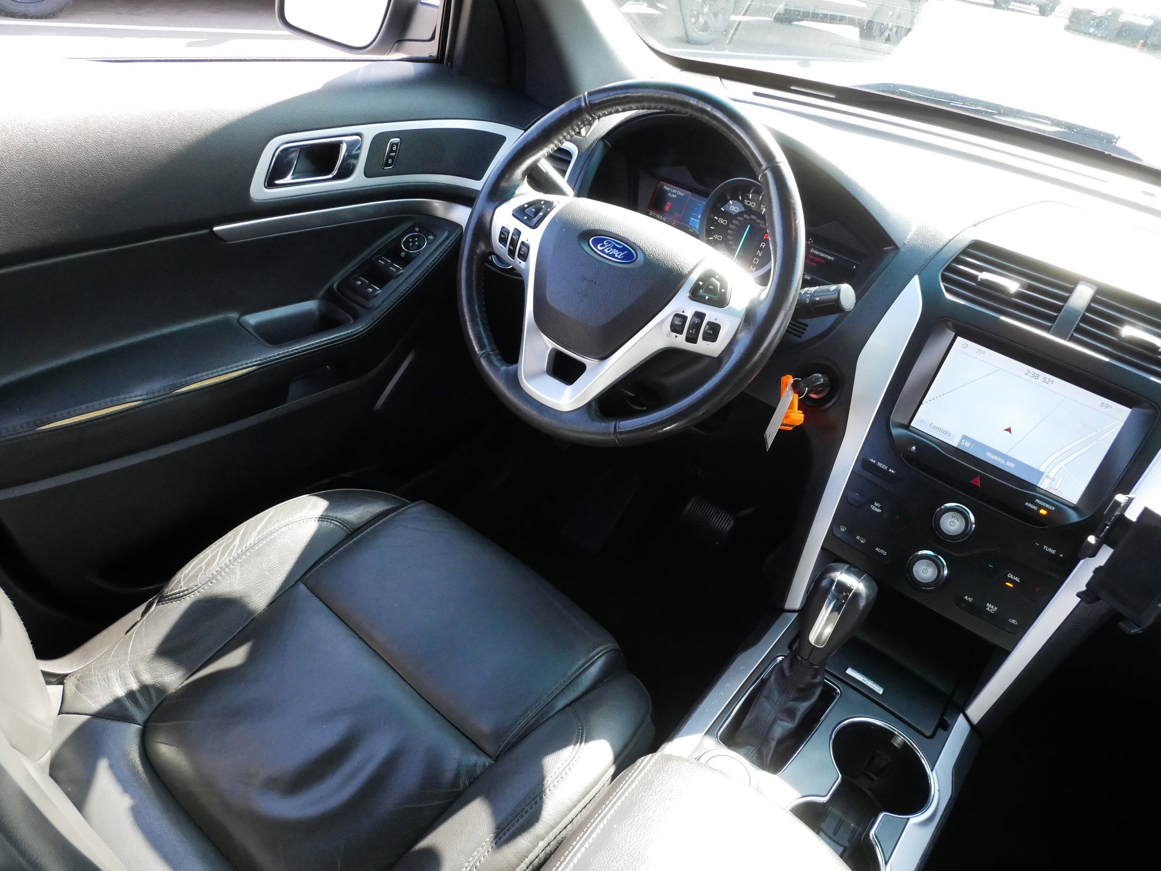 Used 2014 Ford Explorer XLT w/ Equipment Group 202A image 9