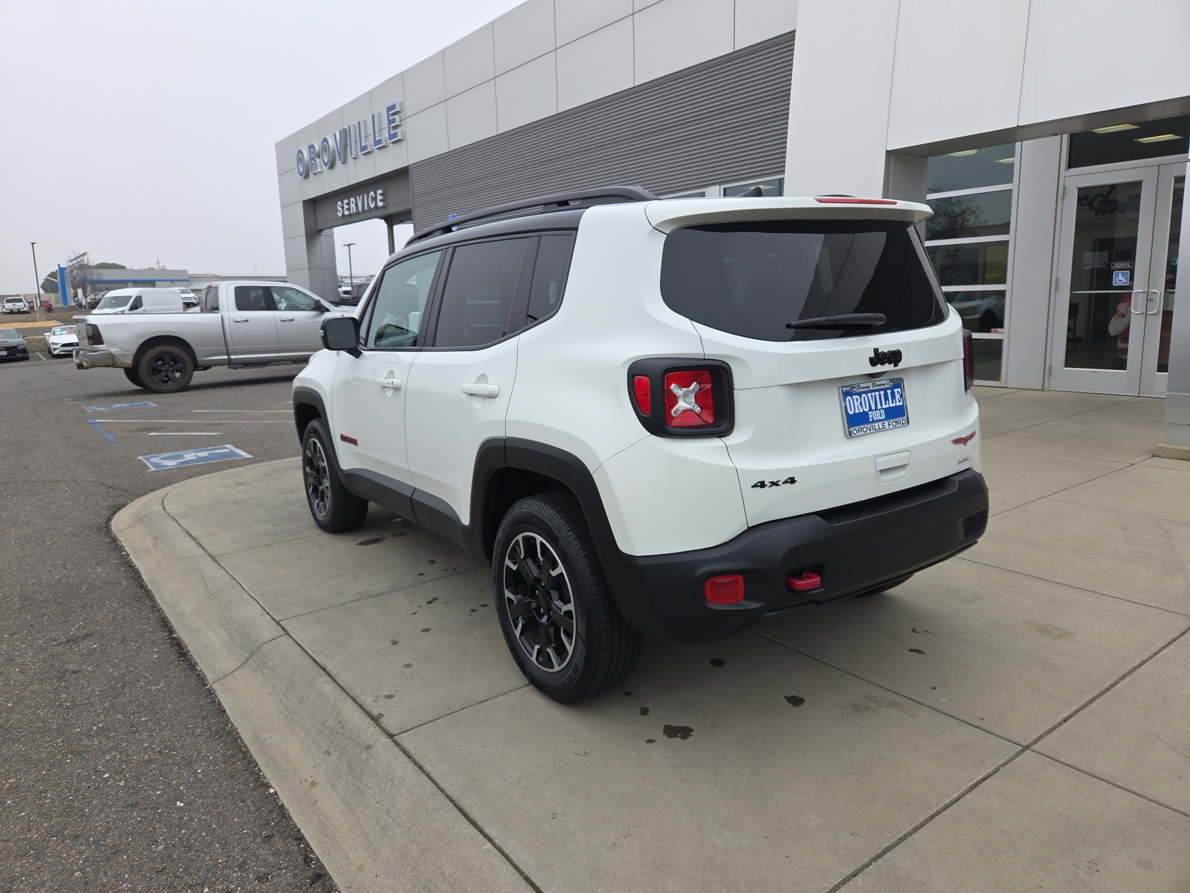 Used 2023 Jeep Renegade Trailhawk image 3