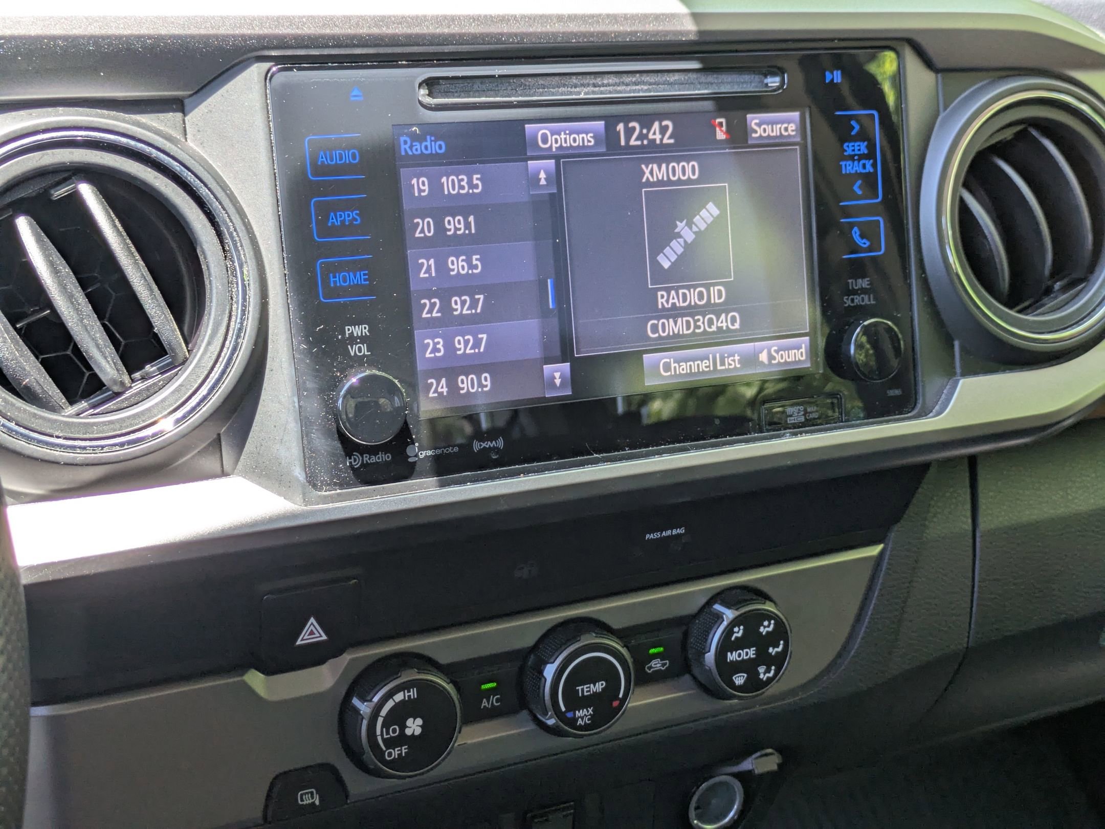 Used 2019 Toyota Tacoma SR5 RWD image 17