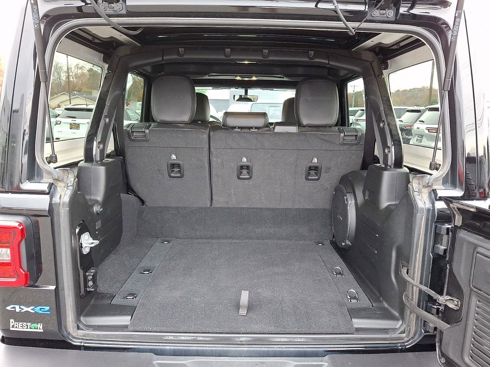 Used 2023 Jeep Wrangler Sahara w/ Cold Weather Group image 28