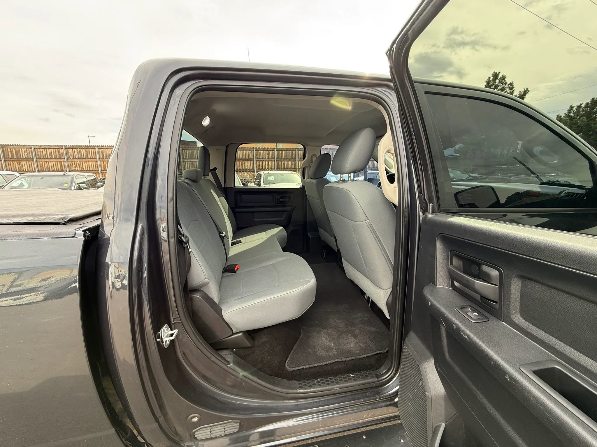 Used 2015 RAM 2500 Tradesman w/ Chrome Appearance Group AWD/4WD image 30