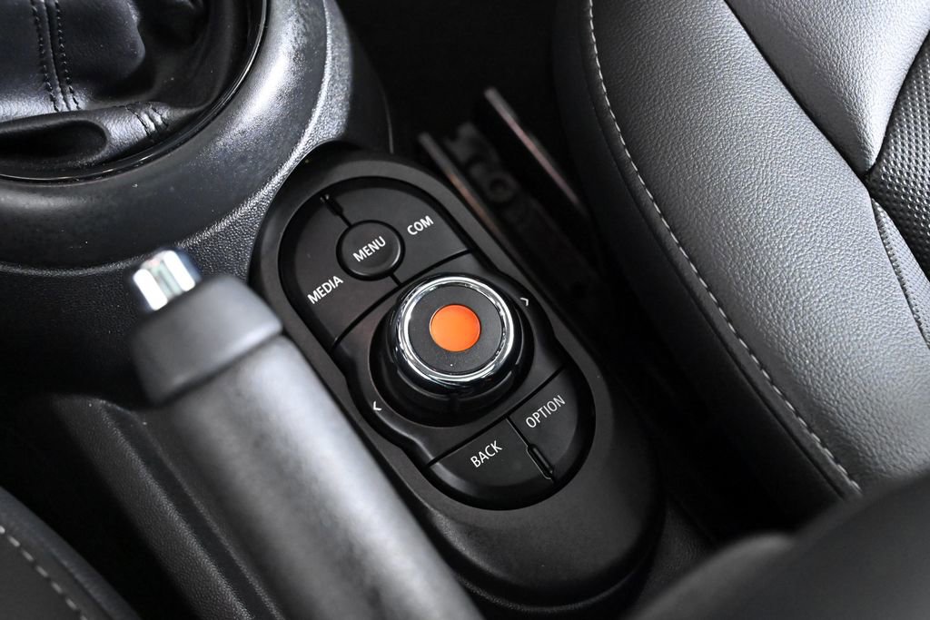 Used 2019 MINI Cooper 2-Door Hardtop w/ Signature Upholstery Package image 19