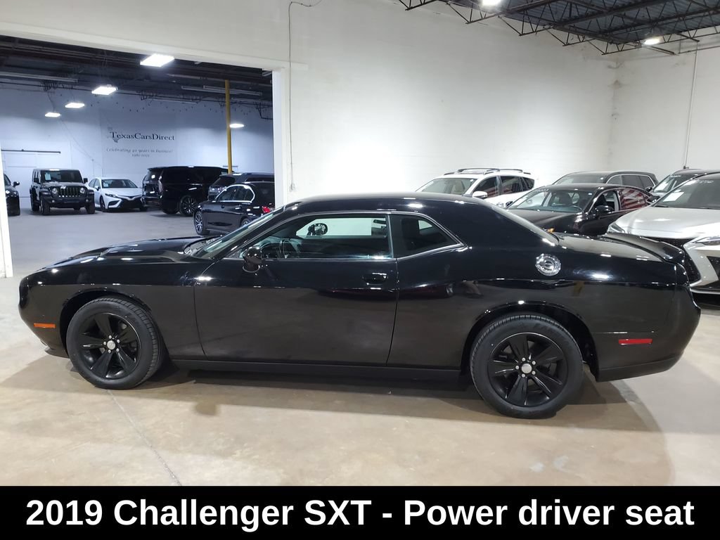 Used 2019 Dodge Challenger SXT RWD image 12