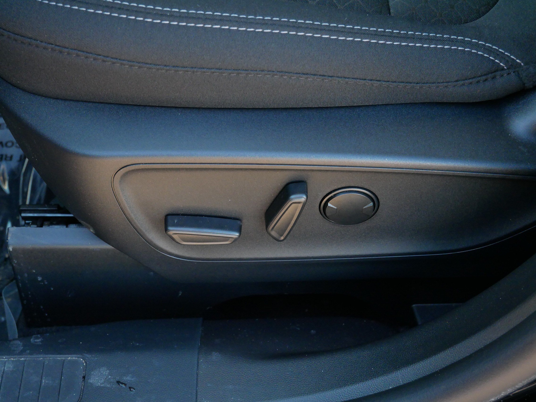 Used 2025 Ford Escape Active w/ Active Premium Tech Pack AWD/4WD image 19