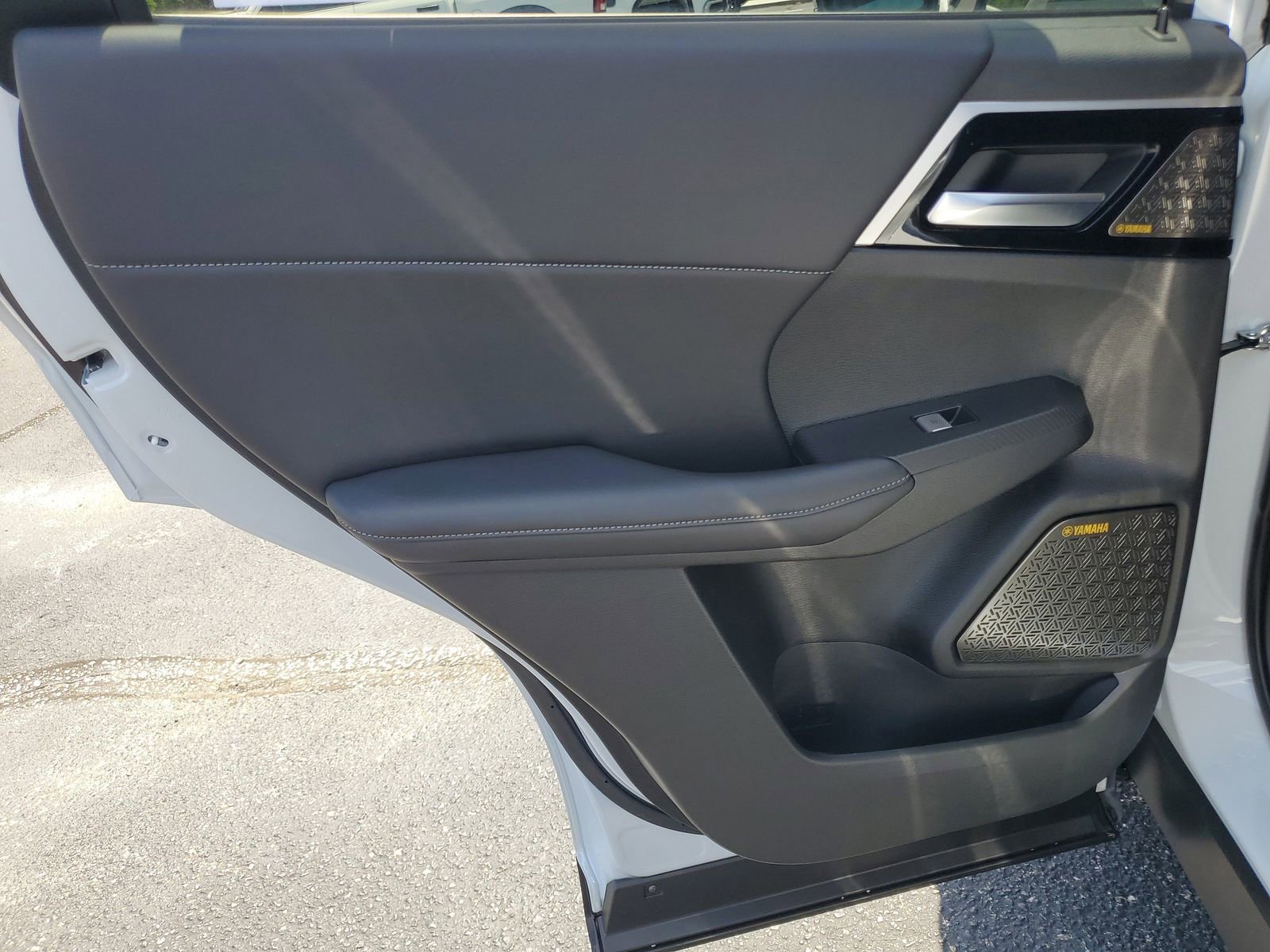 New 2025 Mitsubishi Outlander SE image 23