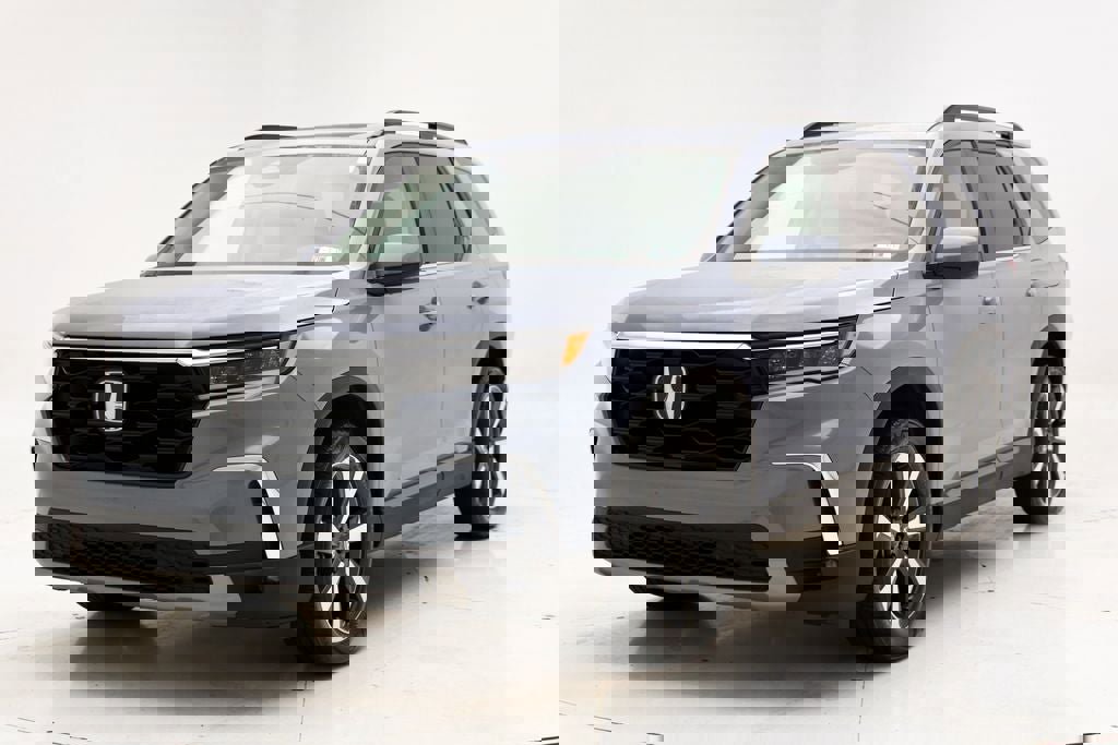 Used 2025 Honda Pilot Touring image 4