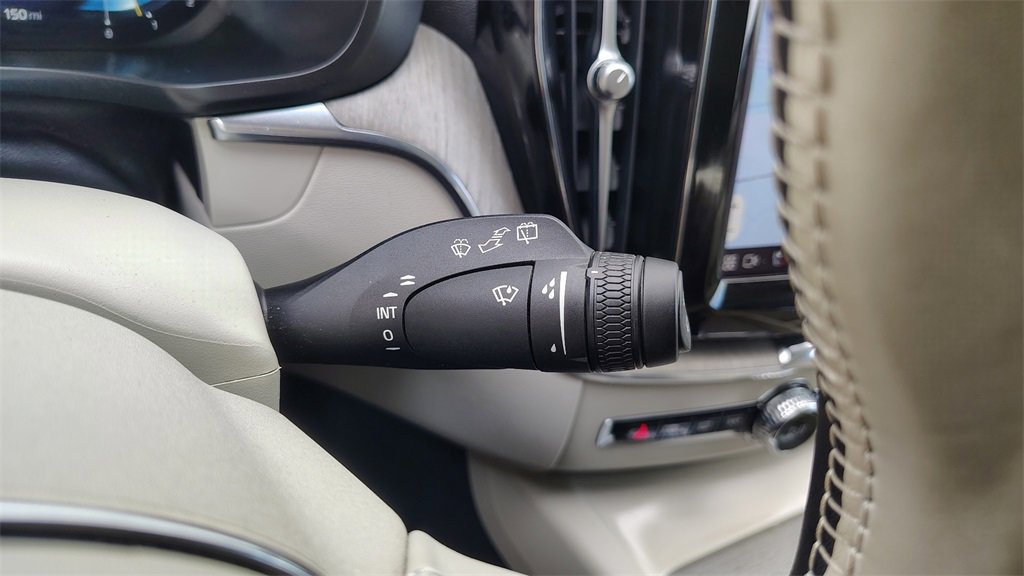 Certified 2023 Volvo XC60 B5 Plus w/ Climate Package image 16