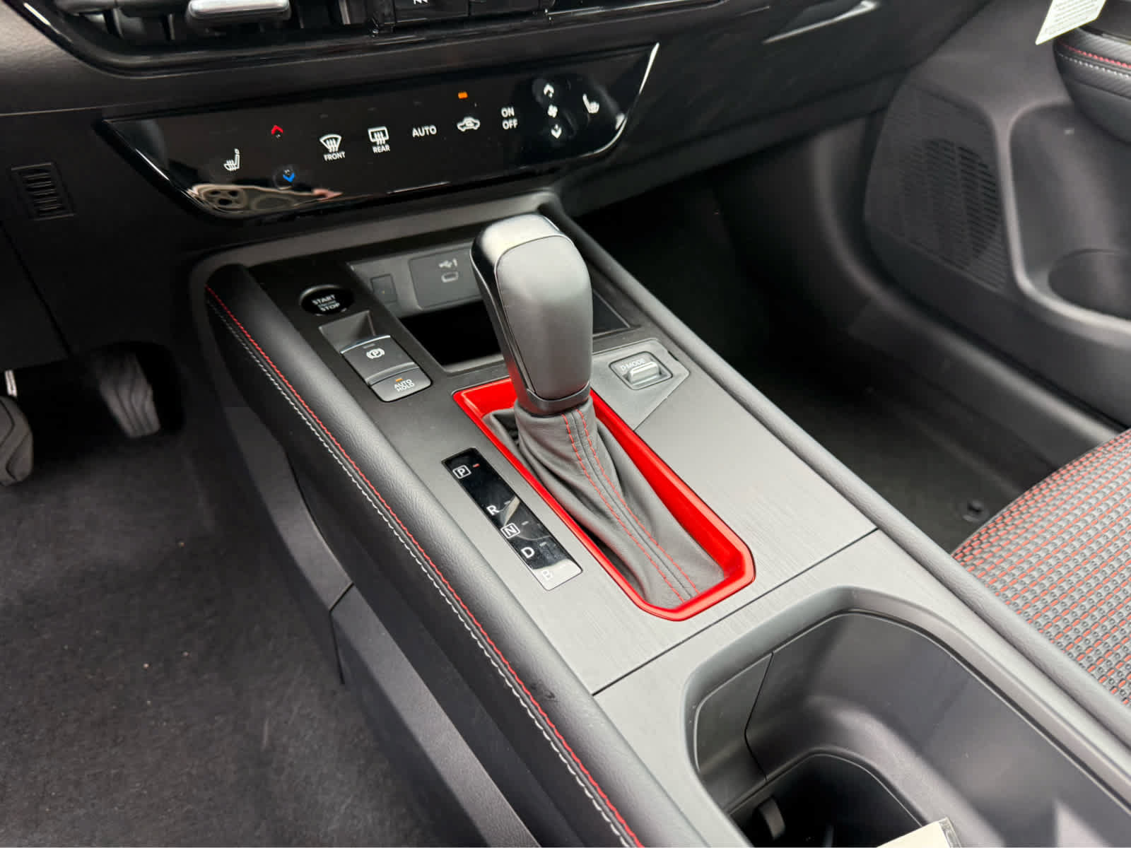 Used 2026 Nissan Kicks SR w/ Cold Weather Package AWD/4WD image 17