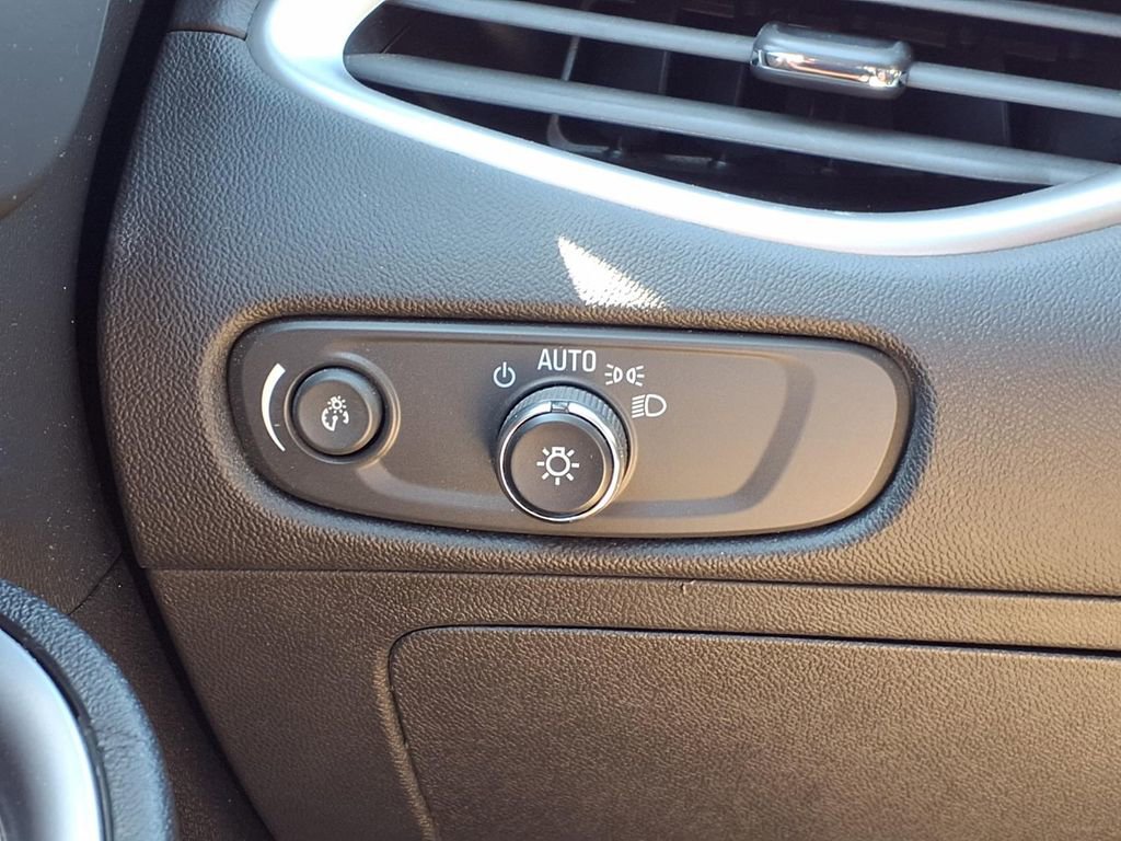 Used 2022 Chevrolet Malibu LS FWD image 17