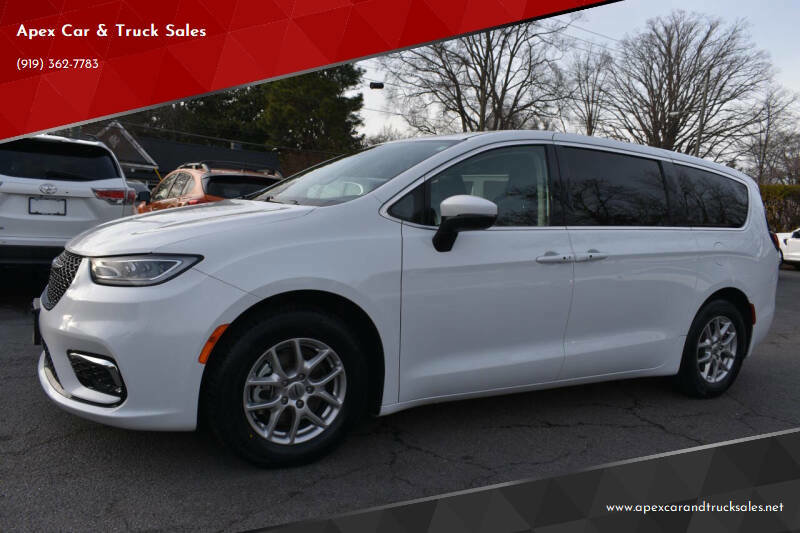 Used 2023 Chrysler Pacifica Touring-L image 1