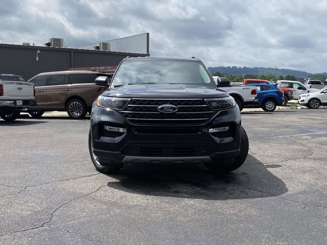 Used 2024 Ford Explorer XLT w/ Equipment Group 202A AWD/4WD image 9