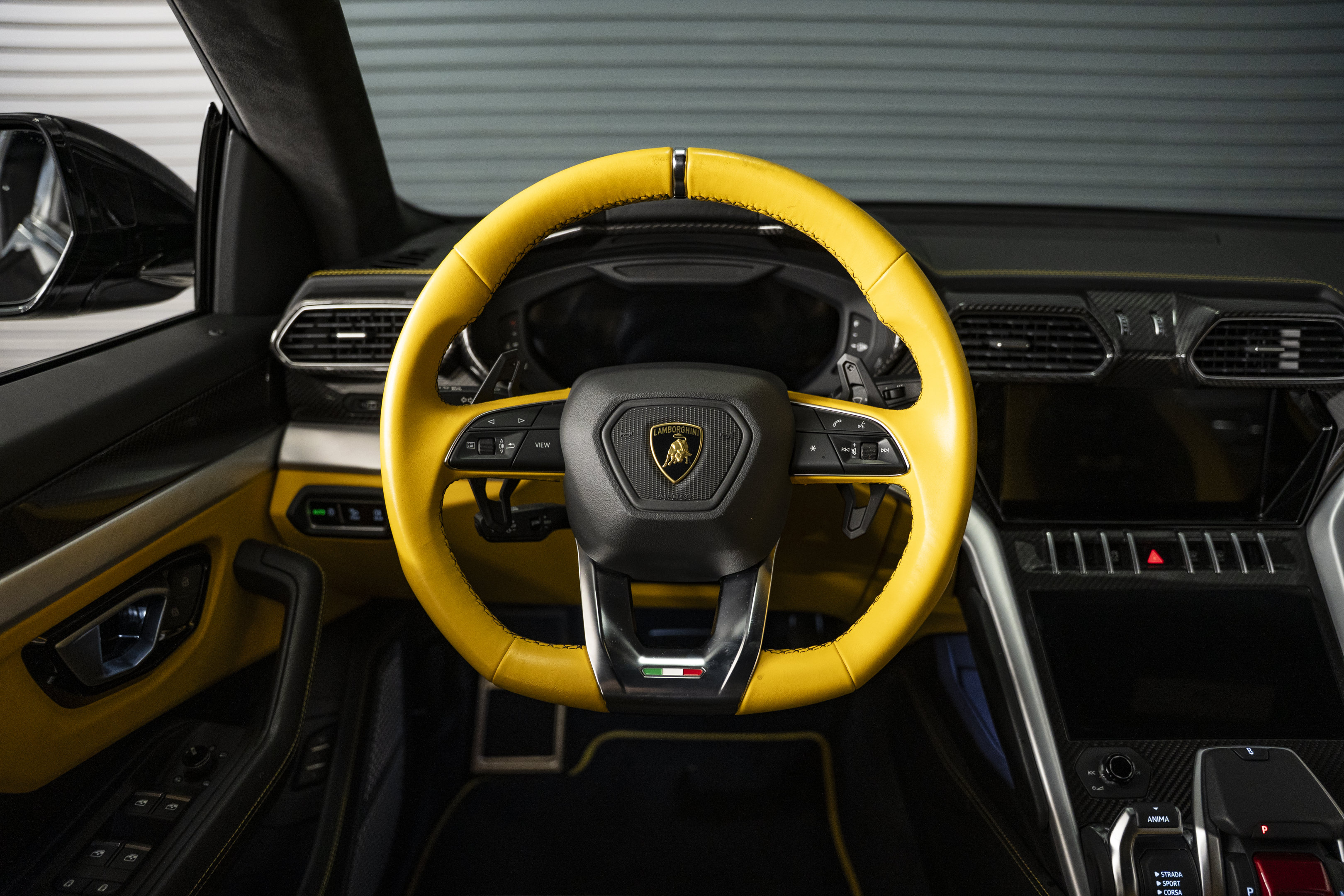 Used 2022 Lamborghini Urus AWD/4WD image 34