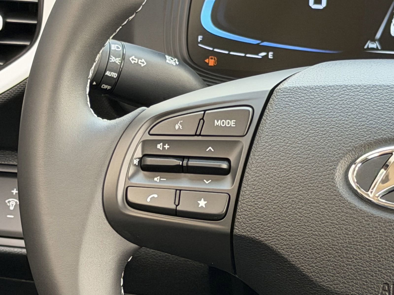 New 2025 Hyundai Venue Limited FWD image 12