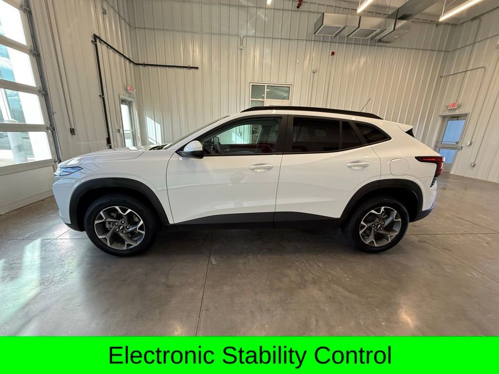 Used 2025 Chevrolet Trax LT image 7