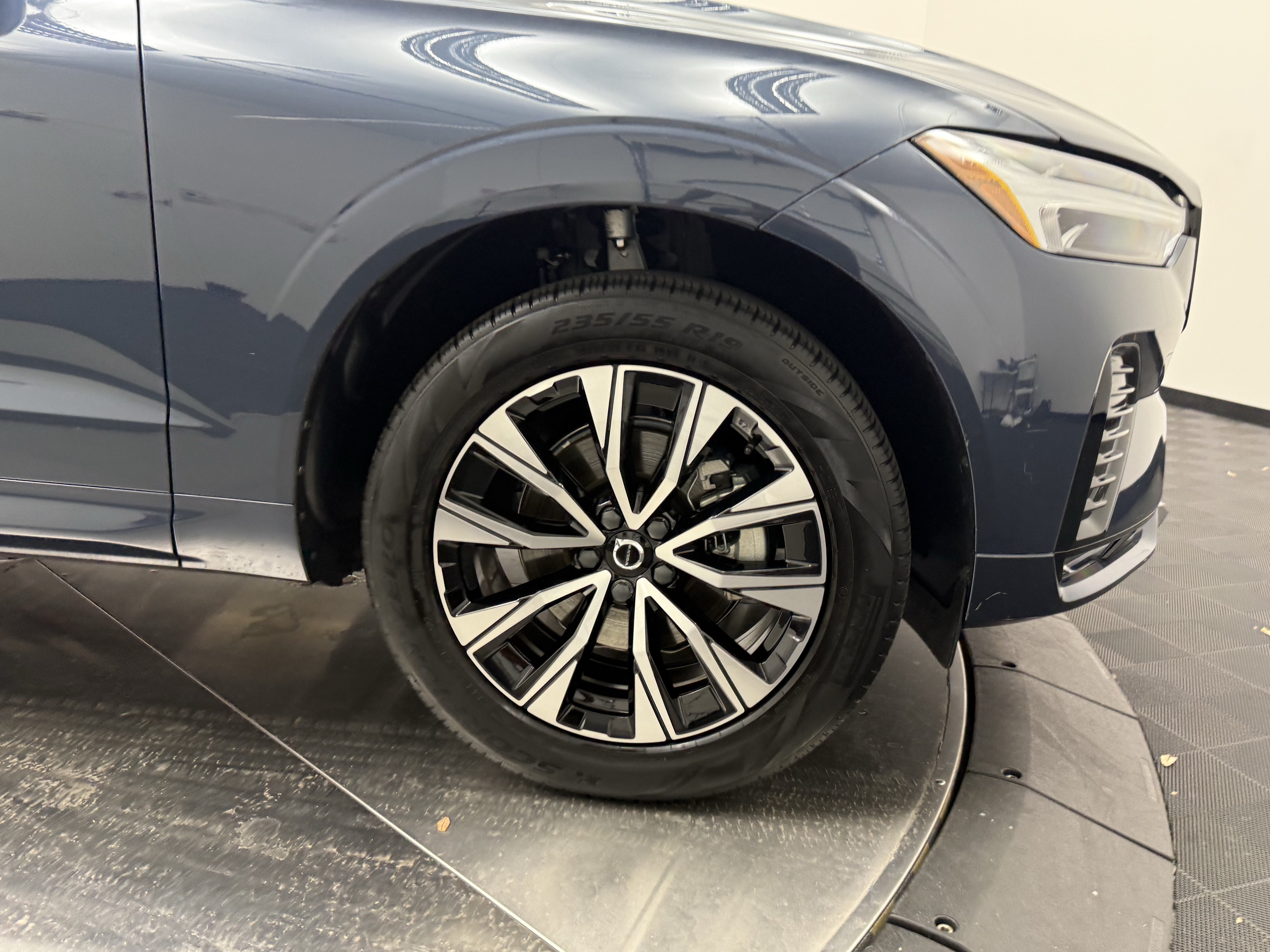 Certified 2024 Volvo XC60 B5 Core w/ Protection Package Premier AWD/4WD image 9