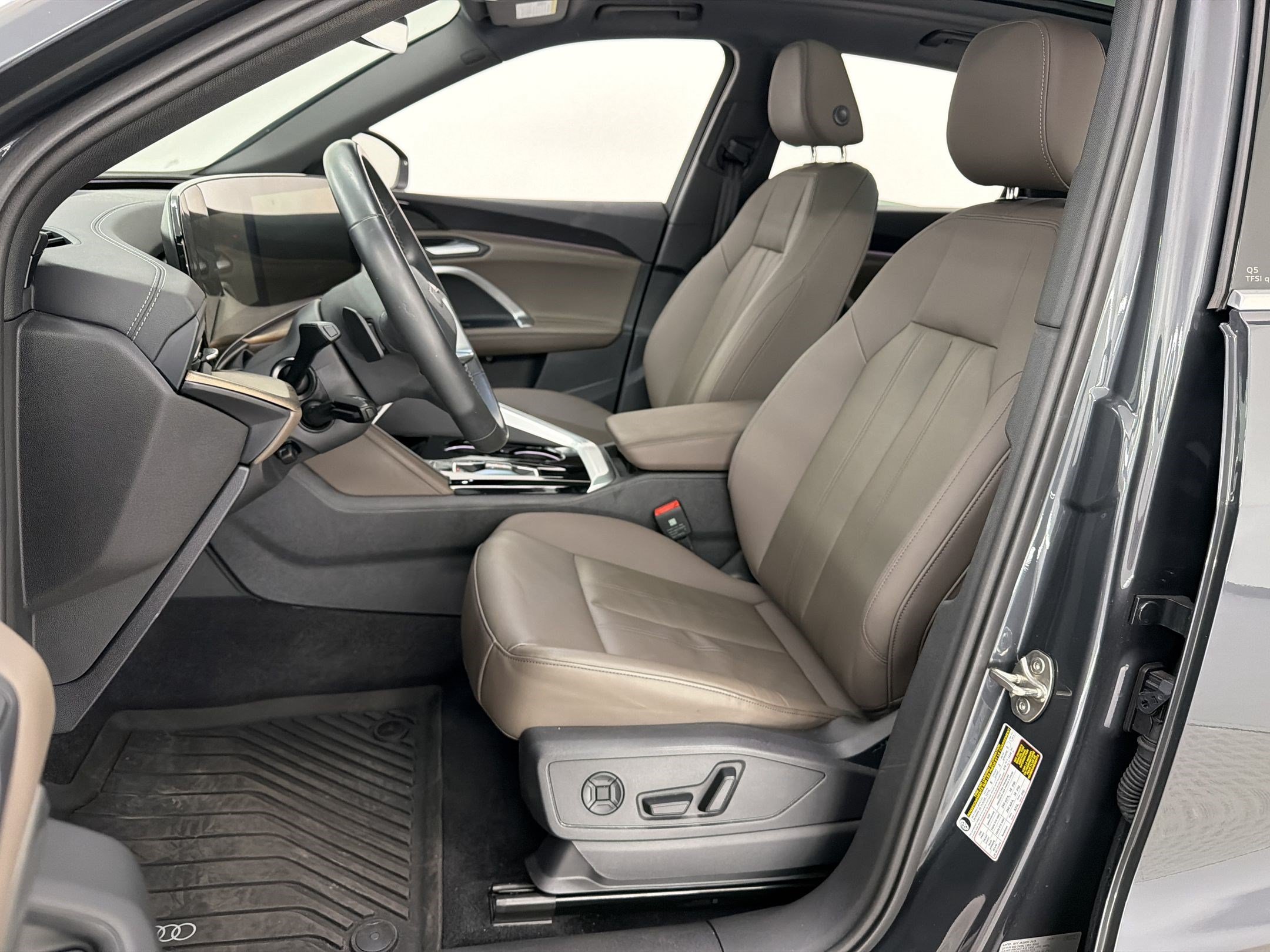 Used 2025 Audi Q5 Premium w/ Convenience Package AWD/4WD image 29