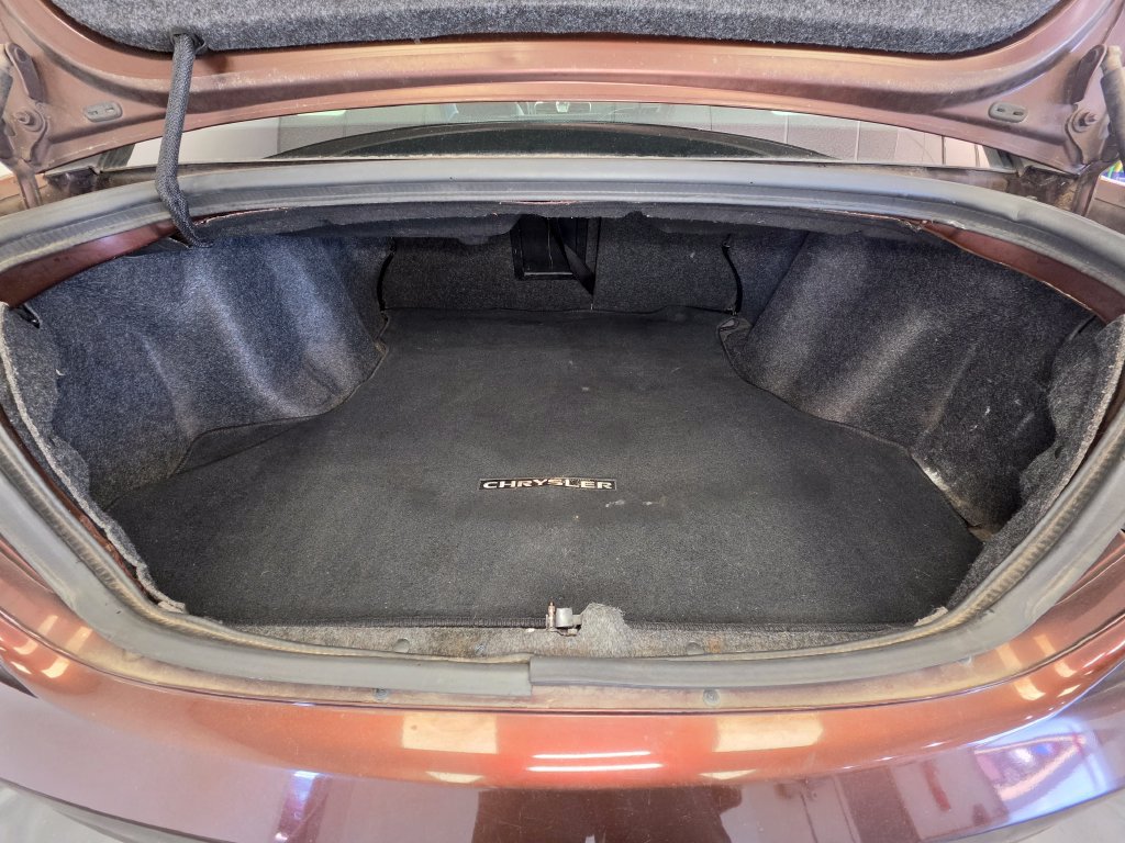 Used 2013 Chrysler 200 Limited FWD image 6