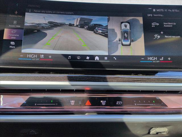 Used 2025 BMW 740i xDrive w/ Premium Package AWD/4WD image 14