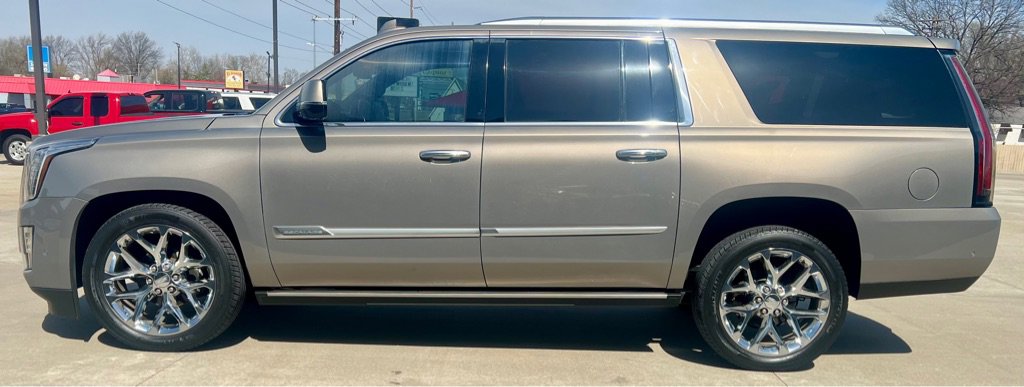 Used 2017 Cadillac Escalade ESV Platinum image 4