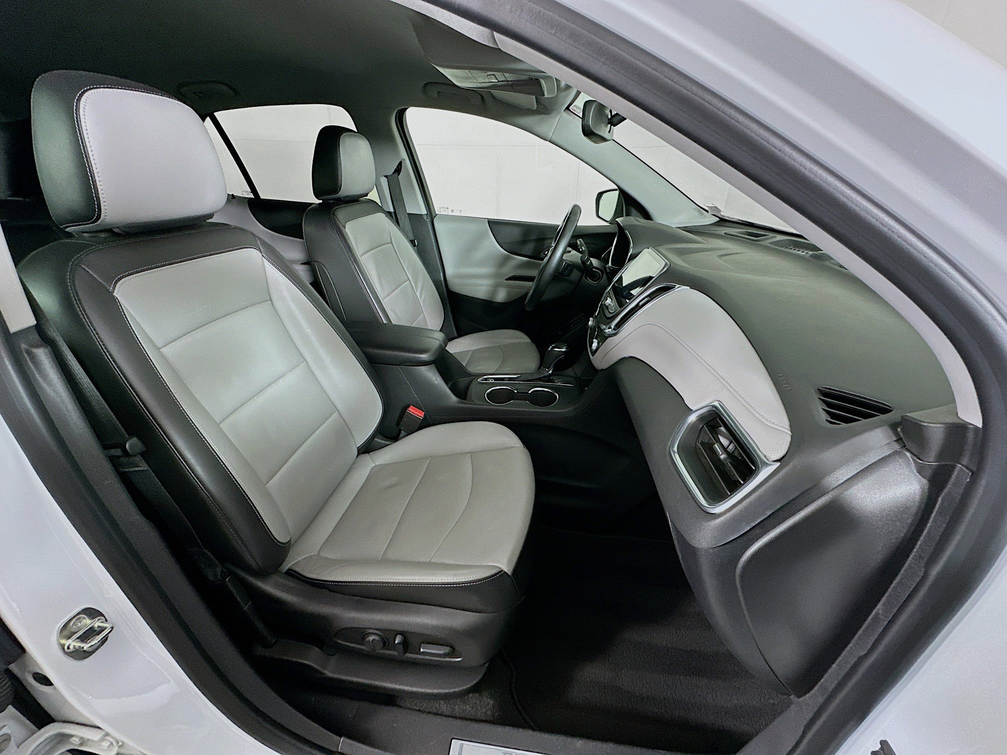 Used 2019 Chevrolet Equinox Premier image 32