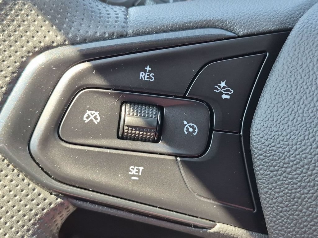 Used 2026 Chevrolet Trax LS FWD image 18