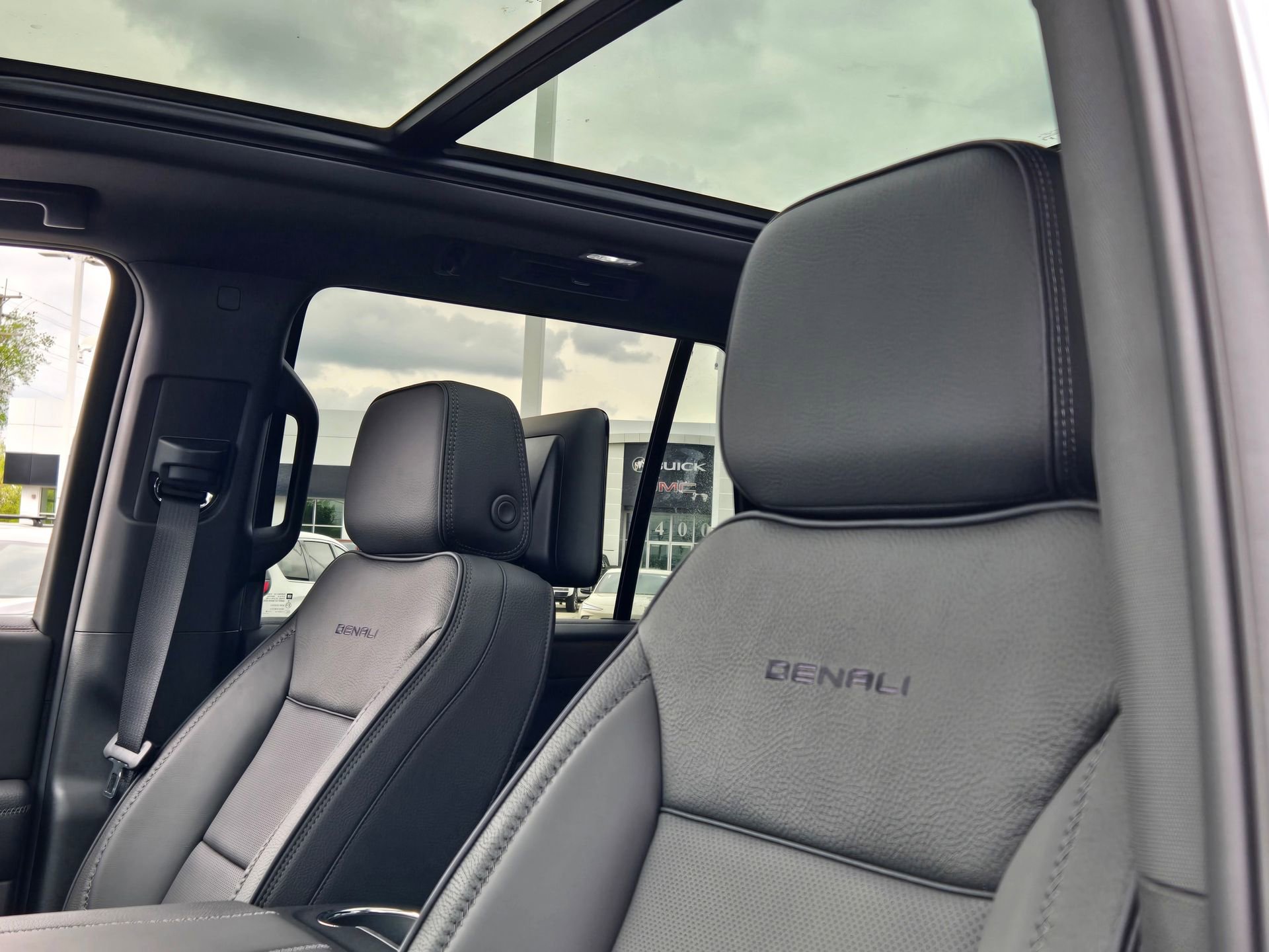 New 2026 GMC Yukon Denali w/ Denali Reserve Package AWD/4WD image 5