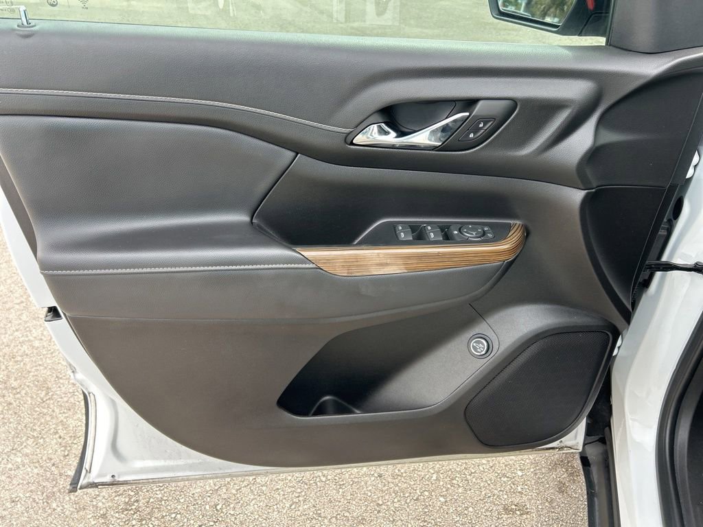 Used 2023 GMC Acadia SLE w/ Driver Convenience Package image 18