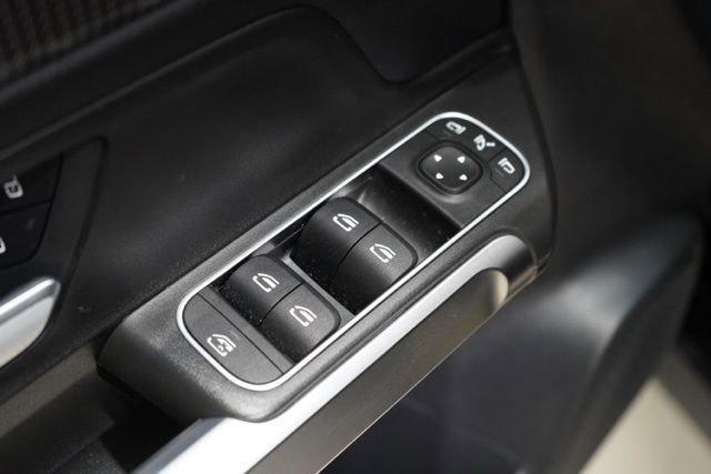Used 2022 Mercedes-Benz GLB 250 4MATIC image 21