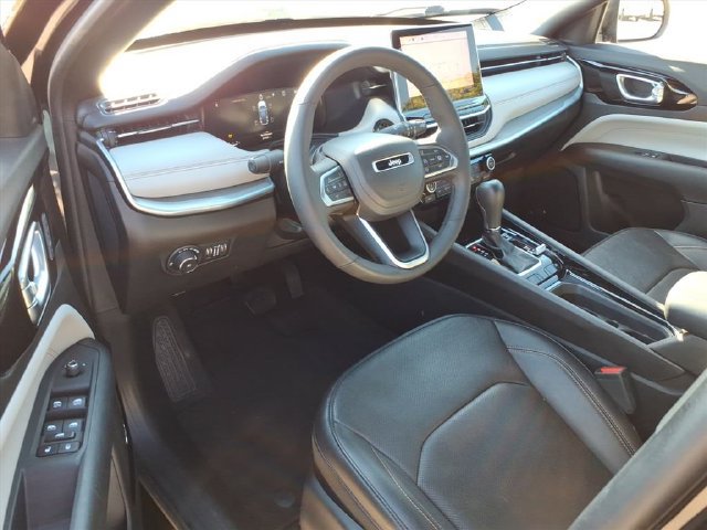Used 2024 Jeep Compass Limited w/ Elite Group AWD/4WD image 15