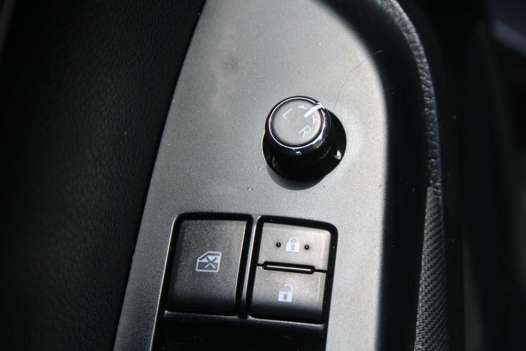 Used 2019 Toyota Highlander LE FWD image 20