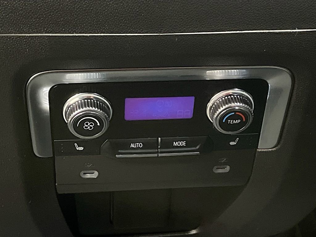 Used 2024 GMC Yukon XL AT4 w/ Technology Package image 27