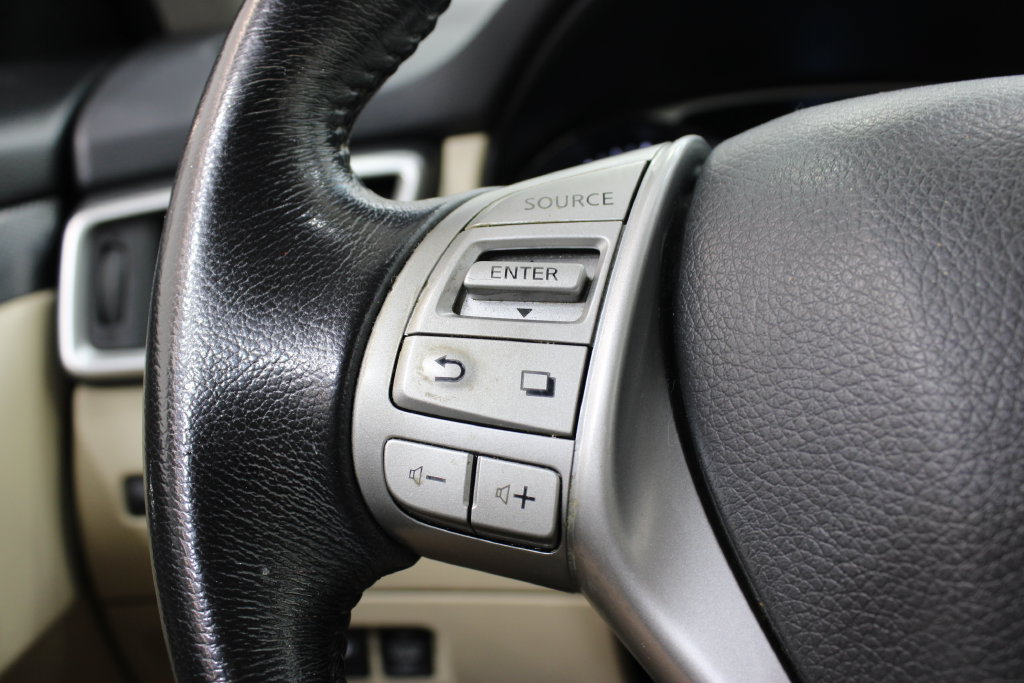 Used 2016 Nissan Rogue SL FWD image 26