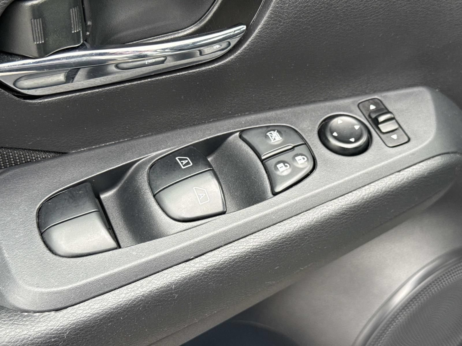 Used 2023 Nissan Kicks SV FWD image 22