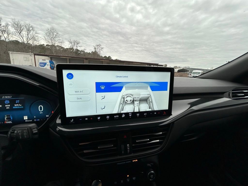 Used 2025 Ford Escape ST-Line Elite image 35