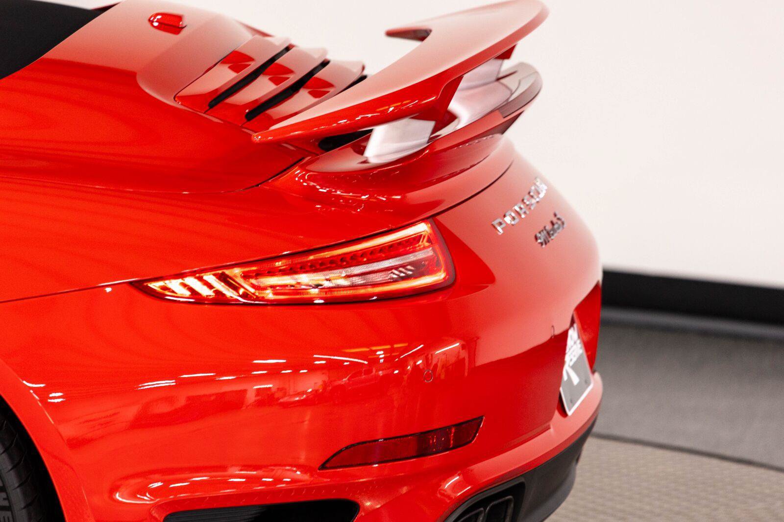 Used 2015 Porsche 911 Turbo S AWD/4WD image 39