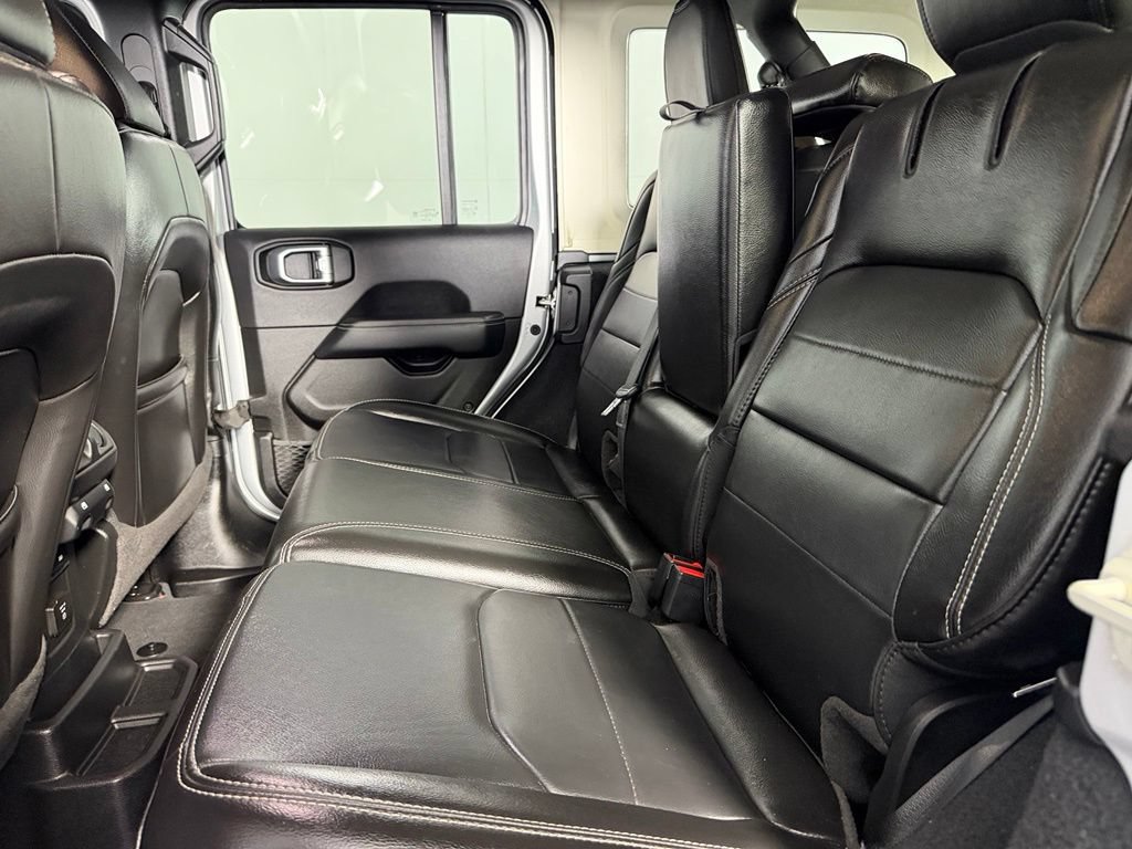 Used 2023 Jeep Wrangler Unlimited Sahara AWD/4WD image 27