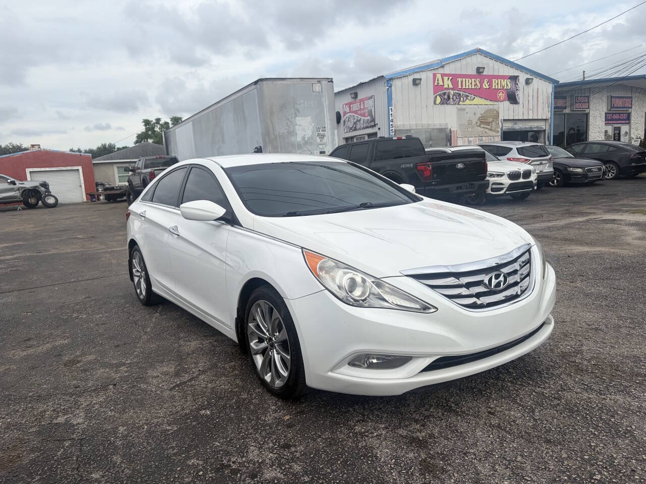 Used 2013 Hyundai Sonata SE FWD image 2