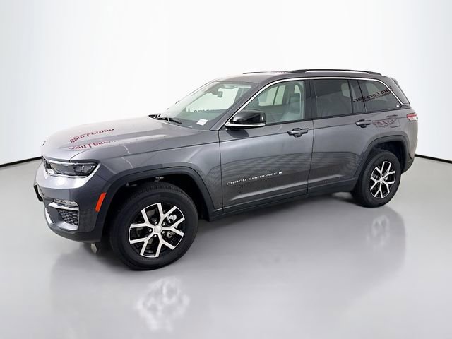 Used 2024 Jeep Grand Cherokee Limited AWD/4WD image 3