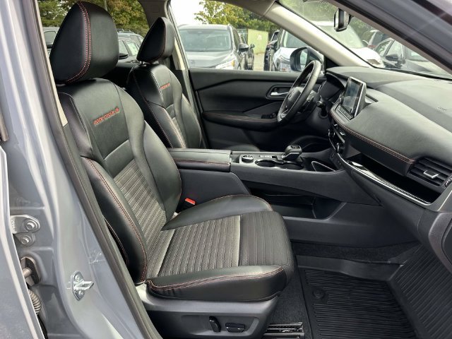 Used 2025 Nissan Rogue SV w/ Rock Creek Premium Package AWD/4WD image 8