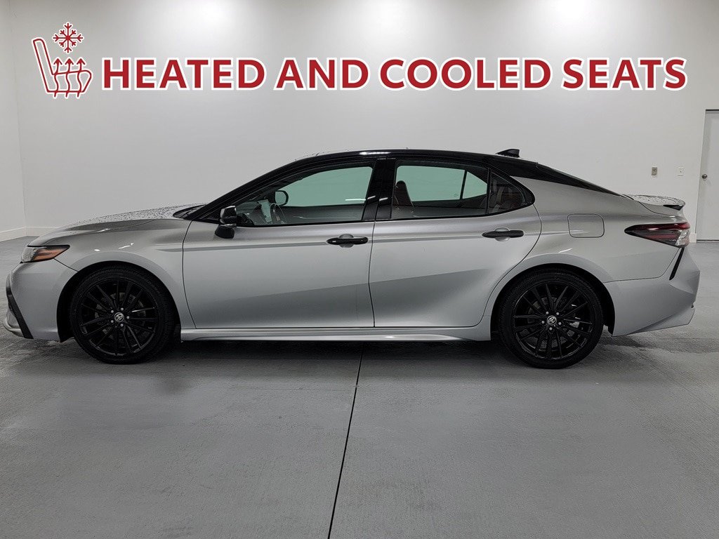 Used 2022 Toyota Camry XSE w/ Navigation Package FWD image 5