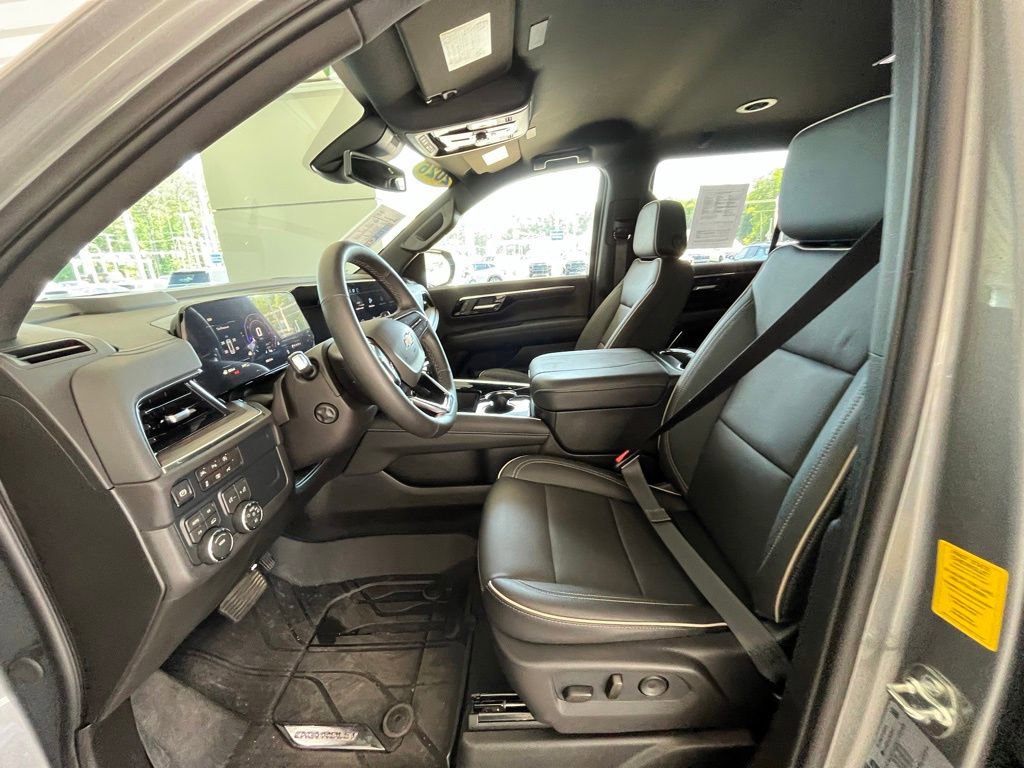 Used 2026 Chevrolet Tahoe Premier AWD/4WD image 12