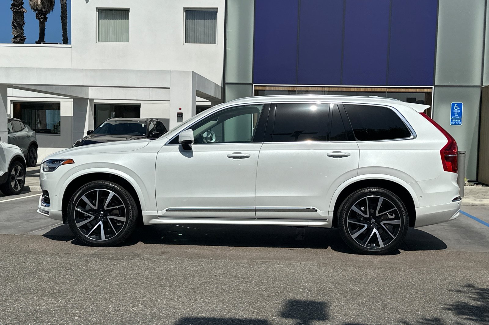 Certified 2025 Volvo XC90 B6 Plus w/ Protection Package Premier AWD/4WD image 7